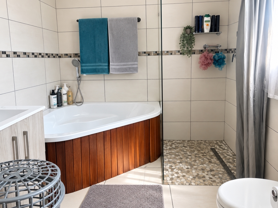 To Let 4 Bedroom Property for Rent in Hexrivier Lifestyle Estate North West